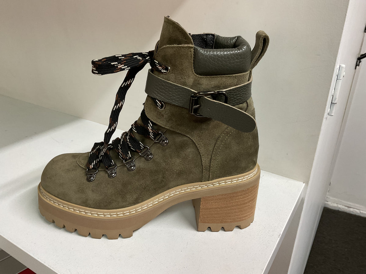 Laura Bellariva Green suede boot