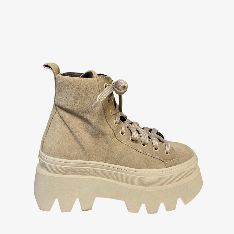 Urban outfitters tia boots deals